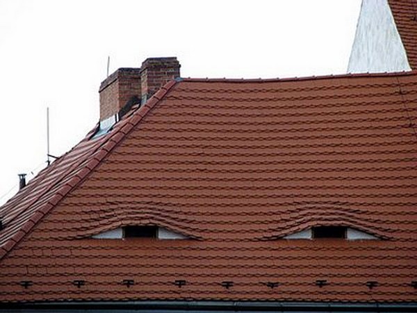 1926-roof-with-eyes.jpg